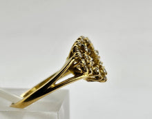 Cargar imagen en el visor de la galería, 0860: Vintage: 18ct Gold 28 Diamonds Heart- Set Ring- love, cute, sparkling
