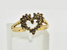 Cargar imagen en el visor de la galería, 0860: Vintage: 18ct Gold 28 Diamonds Heart- Set Ring- love, cute, sparkling
