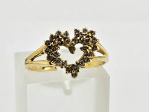 0860: Vintage: 18ct Gold 28 Diamonds Heart- Set Ring- love, cute, sparkling