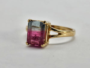 0940: Vintage; Rare: 14ct Gold Bi- Colour "Watermelon" Tourmaline Ring