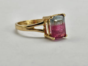 0940: Vintage; Rare: 14ct Gold Bi- Colour "Watermelon" Tourmaline Ring