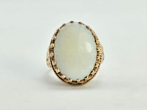 0968: Vintage: 9ct Gold Large Cabochon White Opal Ring- Date- Mark 1979