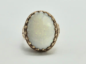 0968: Vintage: 9ct Gold Large Cabochon White Opal Ring- Date- Mark 1979