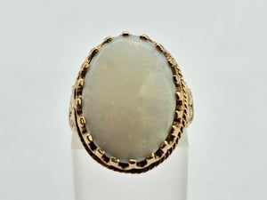 0968: Vintage: 9ct Gold Large Cabochon White Opal Ring- Date- Mark 1979