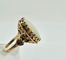 Load image into Gallery viewer, 0968: Vintage: 9ct Gold Large Cabochon White Opal Ring- Date- Mark 1979
