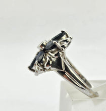 Load image into Gallery viewer, 1027: Vintage; 9ct White Gold Blues Sapphires Flower Head Ring- lovely cut and colours,
