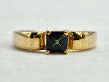 Load image into Gallery viewer, 1035: Vintage: 9ct Gold Princess Cut Green Garnet Solitaire Ring- gorgeous colour
