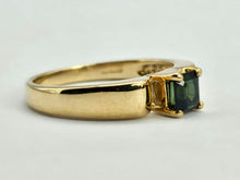 Load image into Gallery viewer, 1035: Vintage: 9ct Gold Princess Cut Green Garnet Solitaire Ring- gorgeous colour
