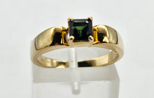 Load image into Gallery viewer, 1035: Vintage: 9ct Gold Princess Cut Green Garnet Solitaire Ring- gorgeous colour
