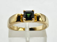 Load image into Gallery viewer, 1035: Vintage: 9ct Gold Princess Cut Green Garnet Solitaire Ring- gorgeous colour
