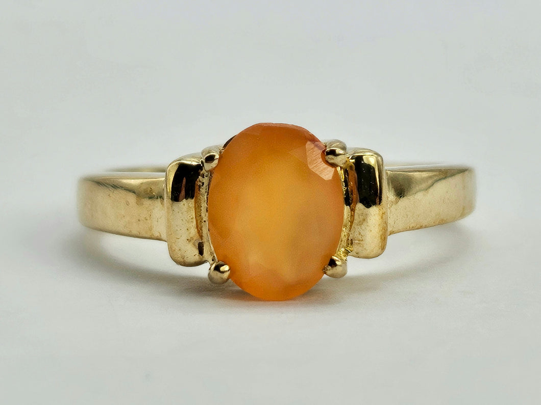 1277: Vintage: 9ct Gold Fire Opal Solitaire Ring- striking colours