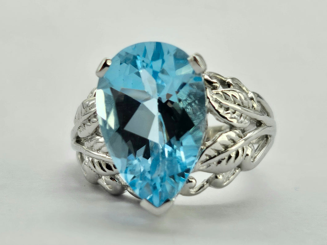 1325: Vintage: Dramatic: 9ct White Gold Large Swiss Blue Topaz Cocktail Ring