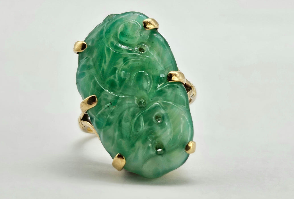 6251 Vintage 9ct Gold Large Carved Chinese Jade Statement Ring
