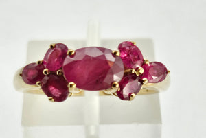 1291: Vintage: 9ct Gold 7 Raspberry Rubies Geometric Set Dress Ring- lovely symmetry