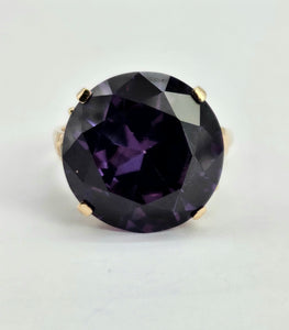 0967: Vintage: 14ct Gold Round Cut Purple Sapphire Cocktail Ring- Egyptian beauty