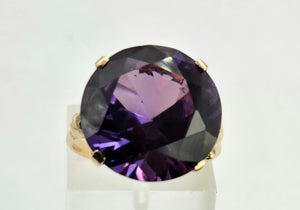 0967: Vintage: 14ct Gold Round Cut Purple Sapphire Cocktail Ring- Egyptian beauty