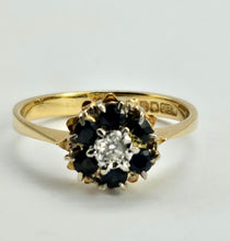 Cargar imagen en el visor de la galería, 1057: Vintage: 18ct Gold French Blue Sapphires Diamonds Flower Head Ring
