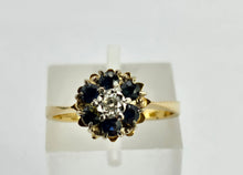 Cargar imagen en el visor de la galería, 1057: Vintage: 18ct Gold French Blue Sapphires Diamonds Flower Head Ring
