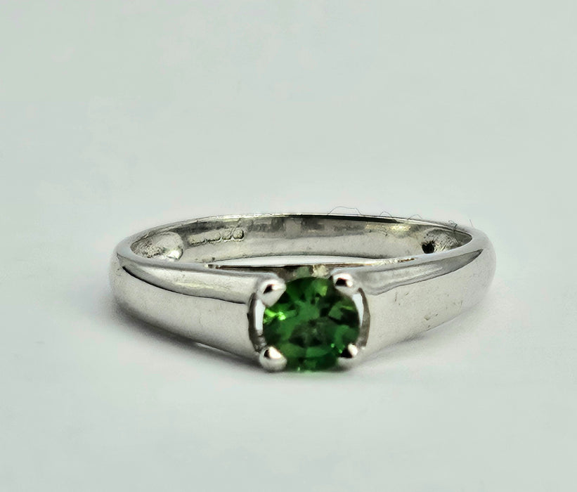 6515 Vintage: 9ct White Gold Demantoid Garnet Solitaire Ring