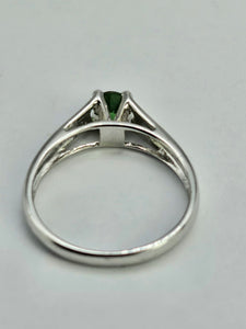 1320: Vintage: 9ct White Gold Demantoid Garnet Solitaire Ring- superb