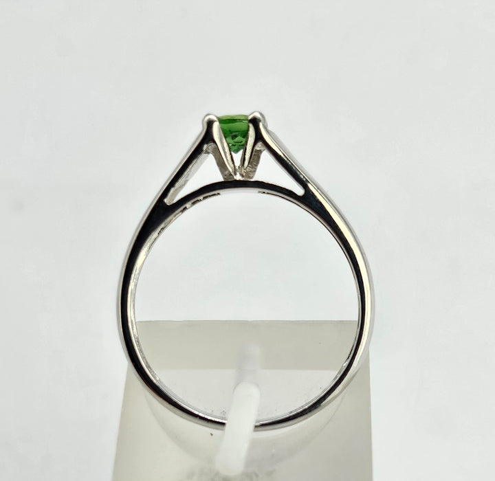 6515 Vintage: 9ct White Gold Demantoid Garnet Solitaire Ring
