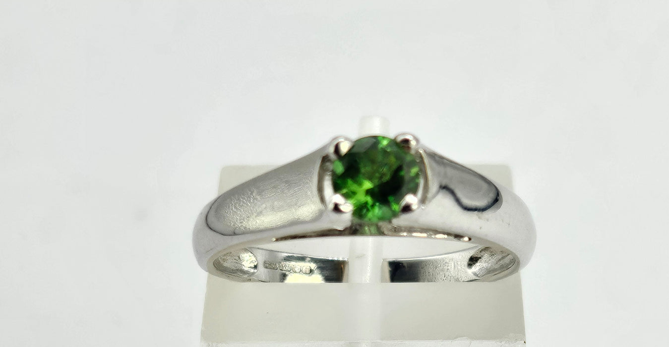 6515 Vintage: 9ct White Gold Demantoid Garnet Solitaire Ring