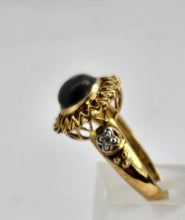 Cargar imagen en el visor de la galería, 1274: Vintage: 9ct Gold Cabochon &quot;Carbuncle&quot; Black Agate Diamonds Signet Ring
