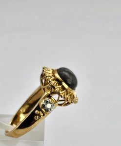 1274: Vintage: 9ct Gold Cabochon "Carbuncle" Black Agate Diamonds Signet Ring