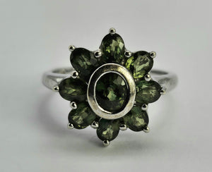 1026: Vintage: 9ct White Gold Green Sapphires Flower Head Ring- crisp, clean , eye candy