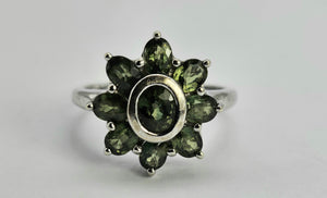 1026: Vintage: 9ct White Gold Green Sapphires Flower Head Ring- crisp, clean , eye candy