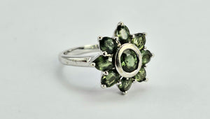 1026: Vintage: 9ct White Gold Green Sapphires Flower Head Ring- crisp, clean , eye candy