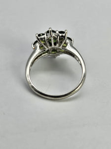 1026: Vintage: 9ct White Gold Green Sapphires Flower Head Ring- crisp, clean , eye candy