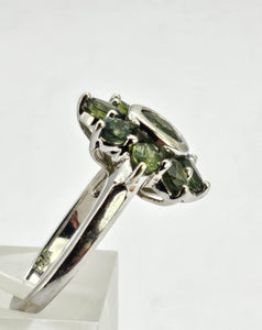 1026: Vintage: 9ct White Gold Green Sapphires Flower Head Ring- crisp, clean , eye candy