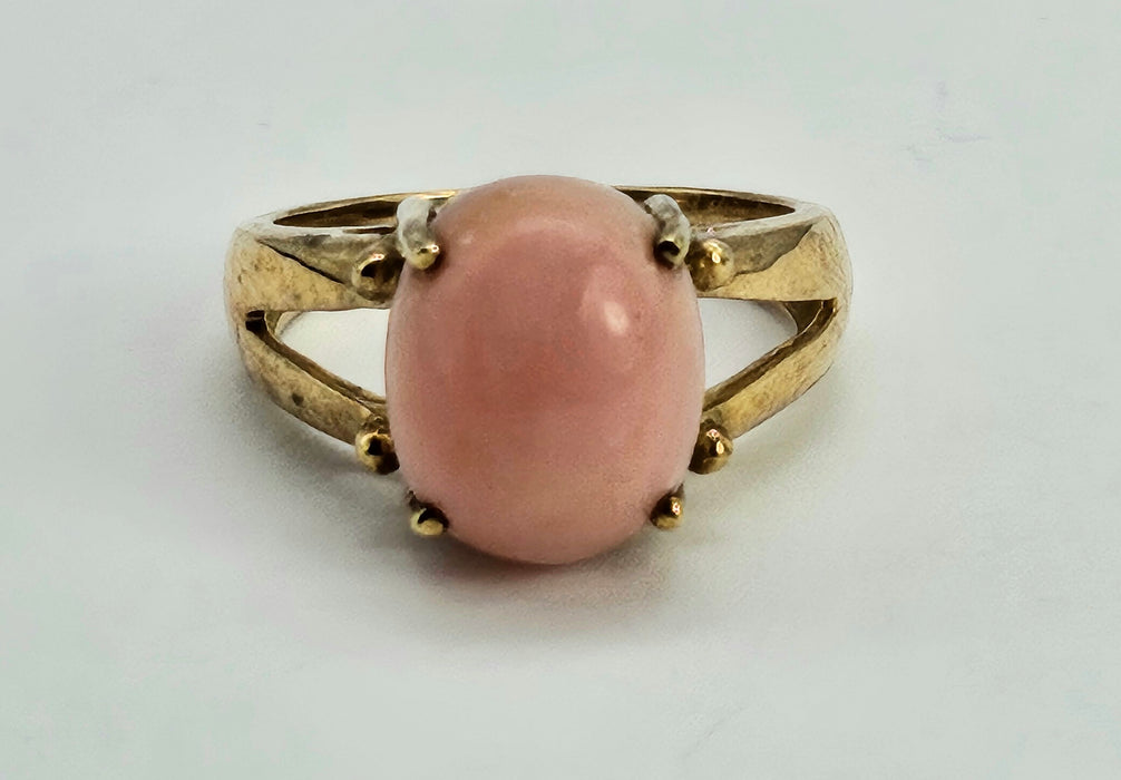 1289: Vintage: 9ct Gold Cabochon Pink Coral Ring- Gorgeous