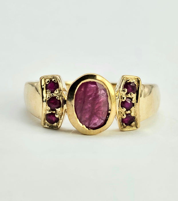 6249 Vintage: 9ct Gold 7 Rubies Geometric Set Ring