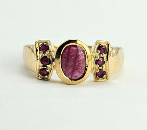 1296: Vintage: 9ct Gold 7 Rubies Geometric Set Ring- Fabulous