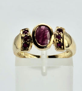 1296: Vintage: 9ct Gold 7 Rubies Geometric Set Ring- Fabulous