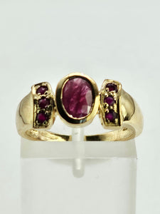 1296: Vintage: 9ct Gold 7 Rubies Geometric Set Ring- Fabulous
