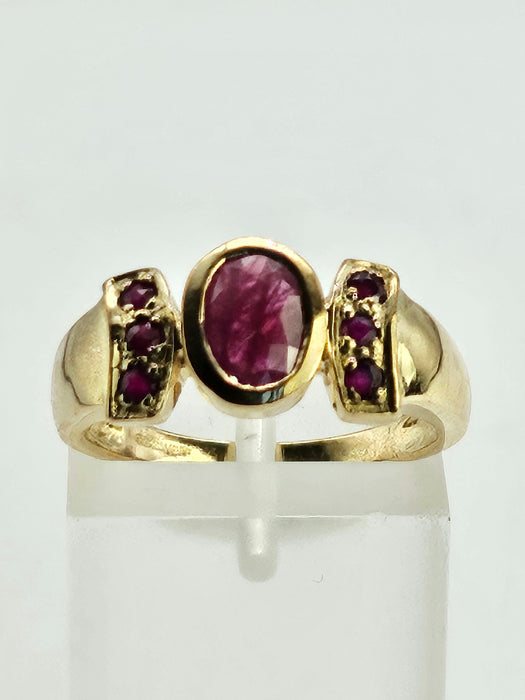 6249 Vintage: 9ct Gold 7 Rubies Geometric Set Ring