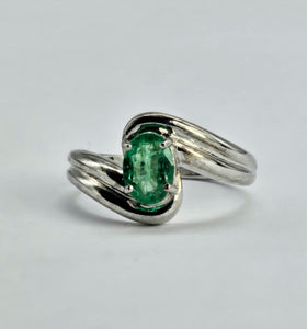 1300: Vintage: 9ct White Gold Illusion Set Emerald Ring- gorgeous