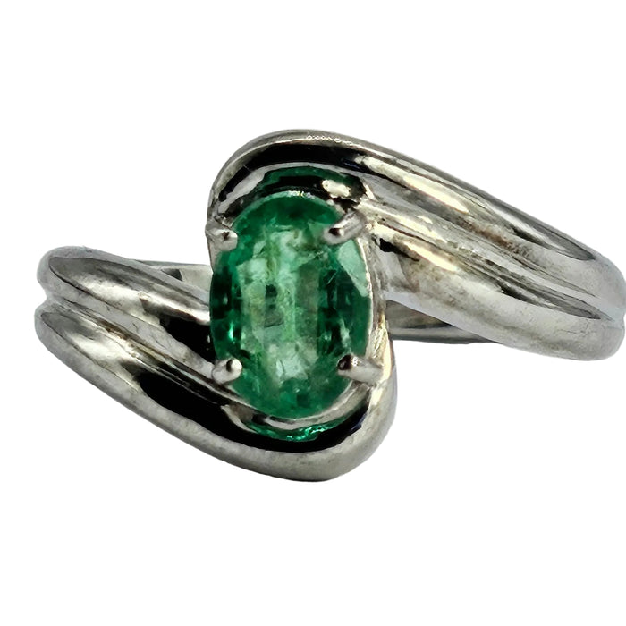 1300: Vintage: 9ct White Gold Illusion Set Emerald Ring- gorgeous