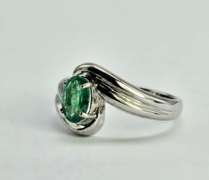 1300: Vintage: 9ct White Gold Illusion Set Emerald Ring- gorgeous