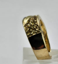 Load image into Gallery viewer, 1308: Vintage: Statement 9ct Gold Yellow Sapphires Blue Sapphires Ring- reassuring weight
