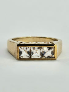 1316: Vintage: 9ct Gold Princess Cut White Sapphires Trilogy Ring- Sparkly