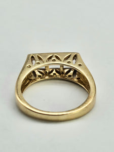 1316: Vintage: 9ct Gold Princess Cut White Sapphires Trilogy Ring- Sparkly