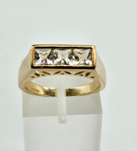 1316: Vintage: 9ct Gold Princess Cut White Sapphires Trilogy Ring- Sparkly