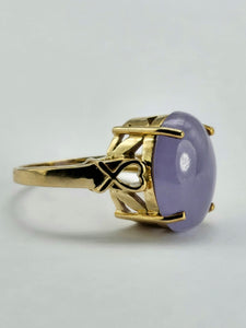 1319: Vintage: 9ct God Large "Carbuncle" Lavender Jade Cocktail Ring - delightful, nice weight