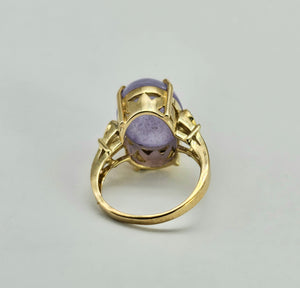 1319: Vintage: 9ct God Large "Carbuncle" Lavender Jade Cocktail Ring - delightful, nice weight