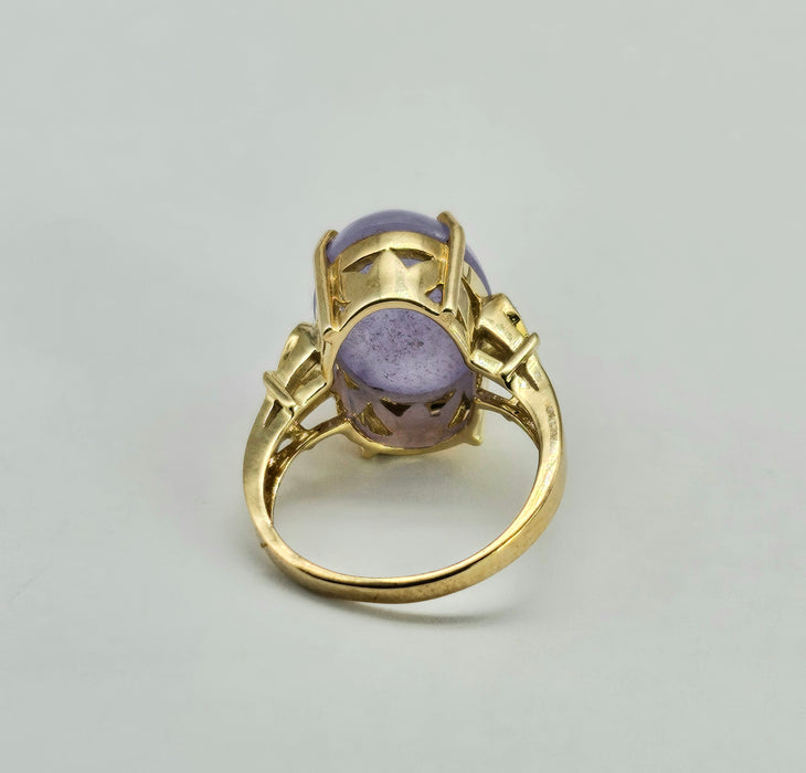 1319: Vintage: 9ct God Large "Carbuncle" Lavender Jade Cocktail Ring - delightful, nice weight