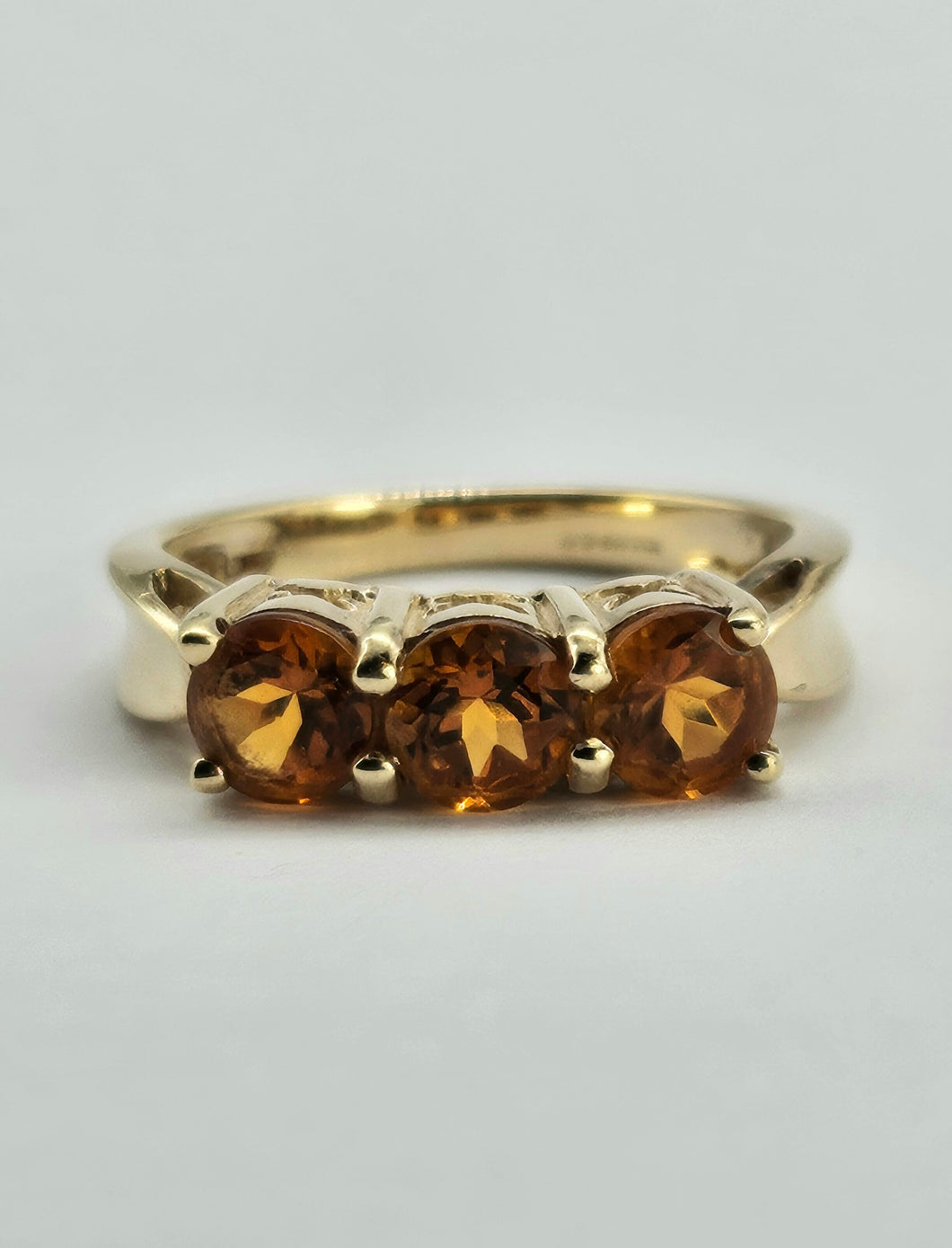 0962: Vintage: 9ct Gold Fiery Orange Citrines Trilogy Ring 